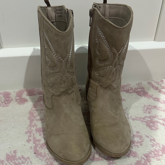 Old Navy Tan Embroidered Ankle Booties - Picture 1 of 4
